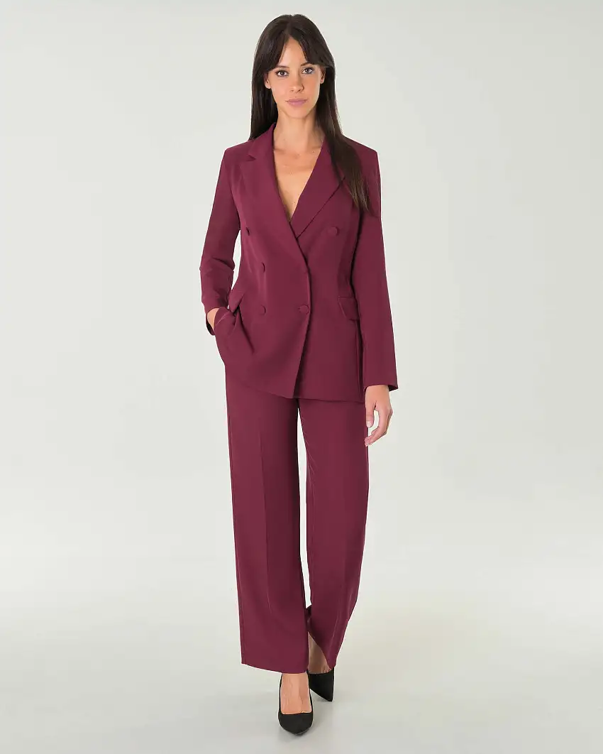 Pantaloni straight bordeaux in tessuto stretch fluido con pinces in vita