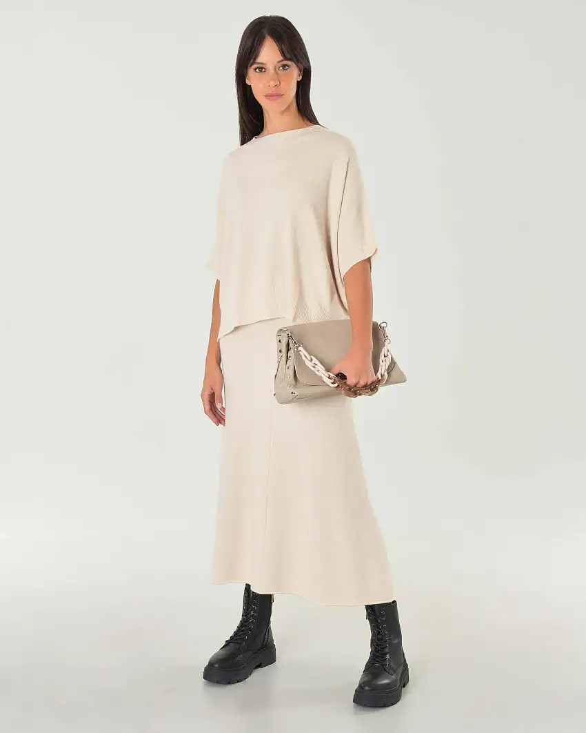 Maglia ampia beige in misto viscosa con colletto a cratere e maniche al gomito a kimono