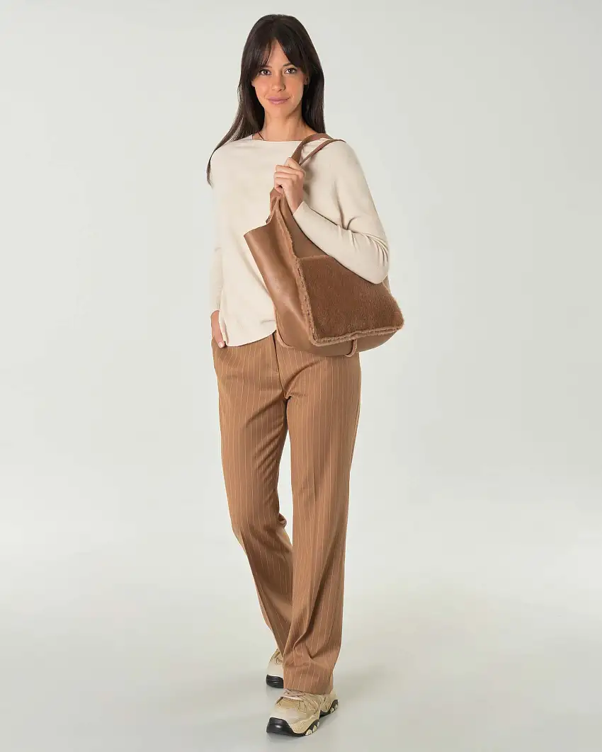 Maglia boxy beige in misto viscosa con scollo ampio e maniche raglan