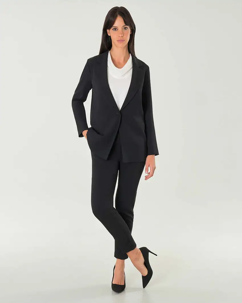 Blazer nero monopetto in crêpe con scollo a lancia