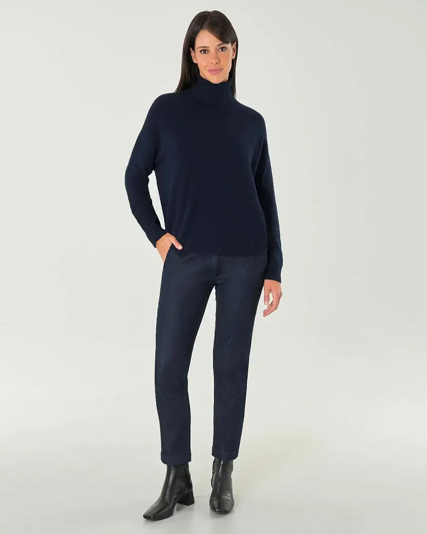 Dolcevita blu notte in misto viscosa con giromanica sceso