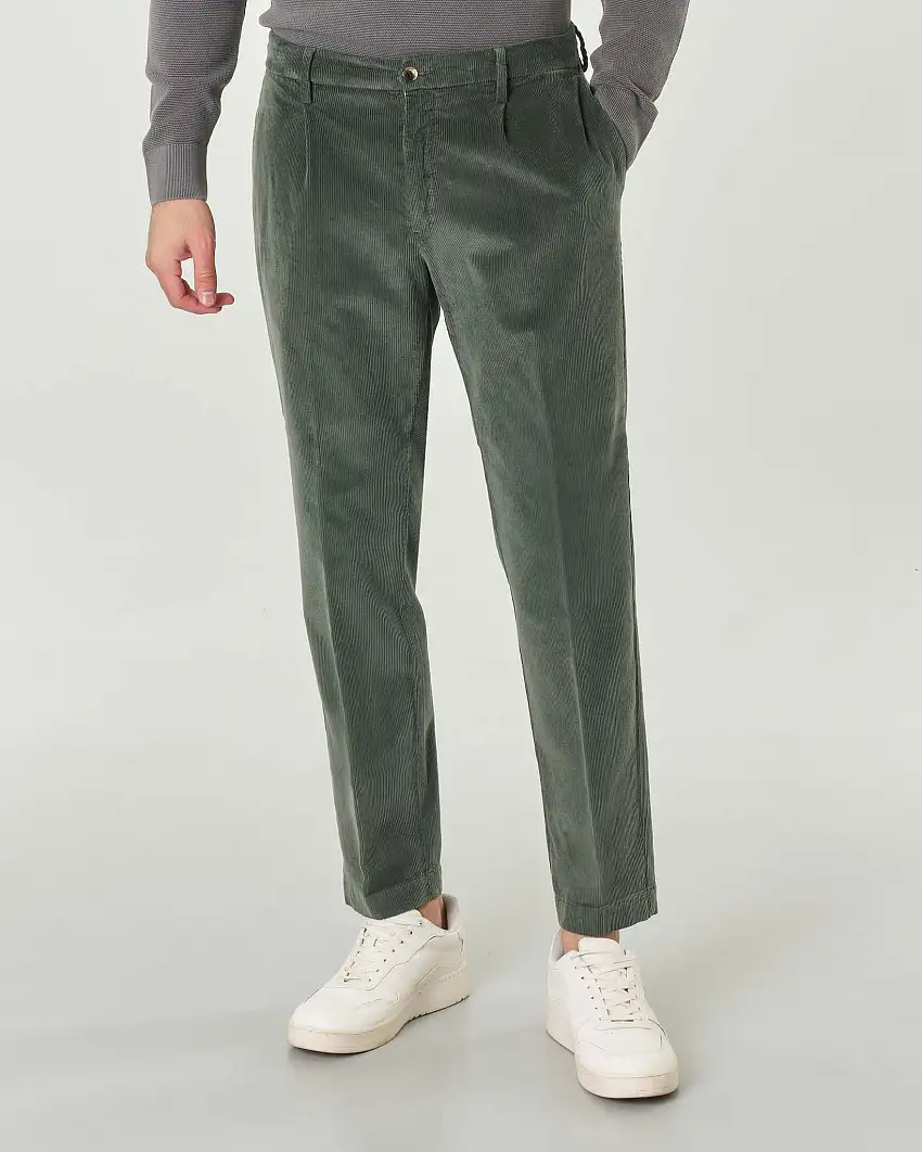 Pantaloni chino Pellizzari verde militare in velluto millerighe con pinces frontale ed elastico sul retro