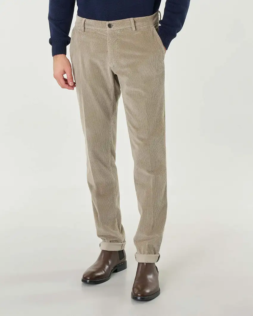 Pantaloni chino Levanto color sabbia slim-fit in velluto cinquecento righe di cotone stretch