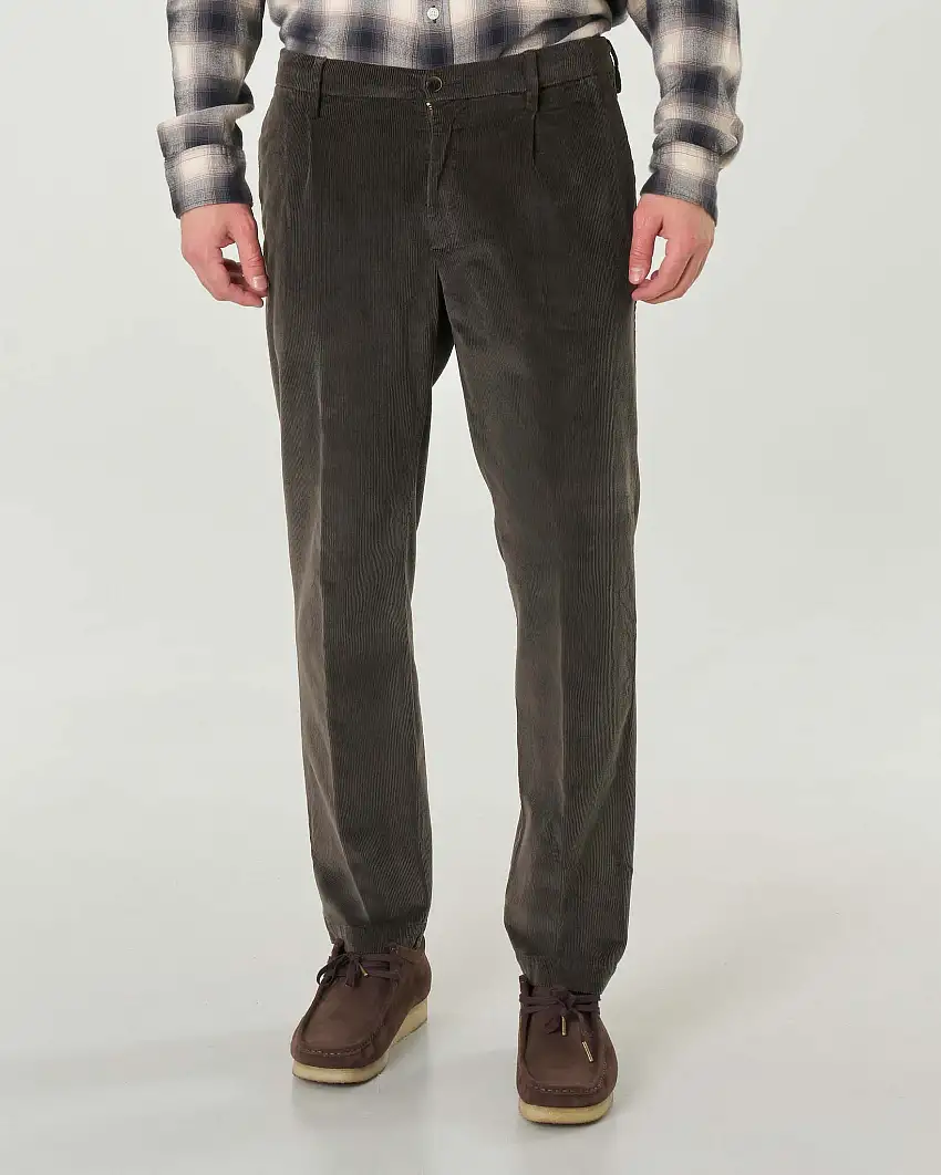 Pantaloni chino Pellizzari marroni in velluto millerighe con pinces frontale ed elastico sul retro