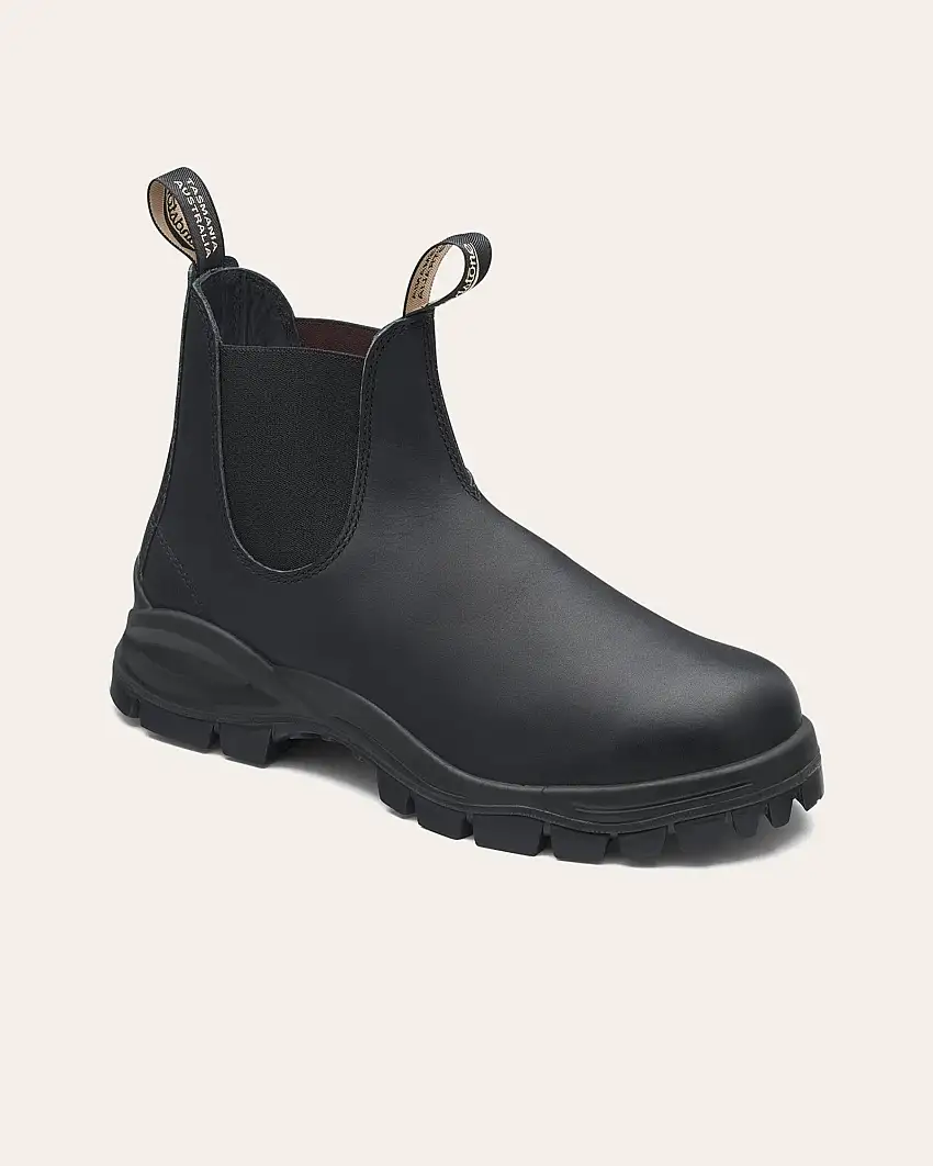 Boots neri modello 2240 in pelle liscia con suola alta in gomma