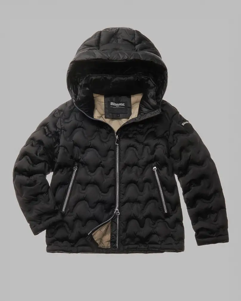 Piumino nero a onde modello Keith con cappuccio fisso e imbottitura in piuma d'anatra