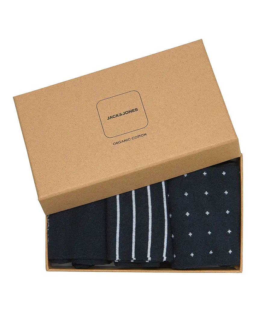 Set composto da tre paia di calzini blu uno tinta unita uno a righe e uno a microfantasia