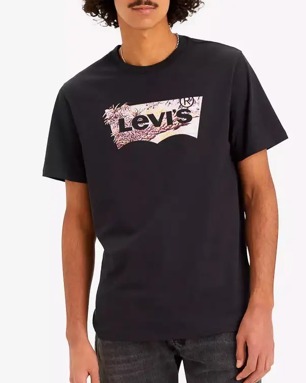 T-shirt nera mezza manica con logo batwing in fantasia paesaggio naturale