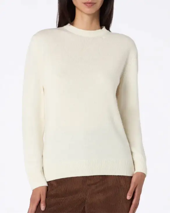 Maglia bianca in lana e cashmere con scritta logo ricamata tono su tono lungo lo scollo