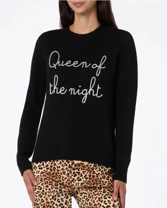 Maglia nera in lana e cashmere con scritta argento ricamata in rilievo Queen of the night