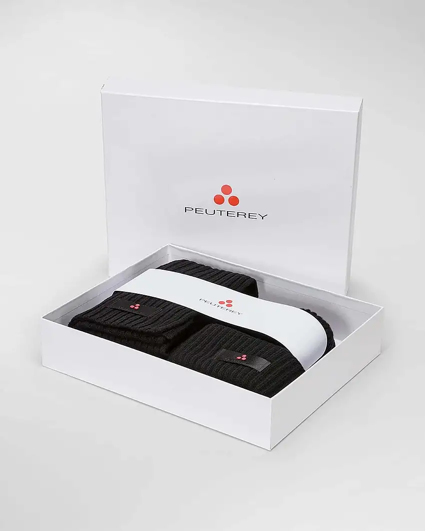 Set Peuterey idea regalo composto da berretto e sciarpa neri a coste coordinati