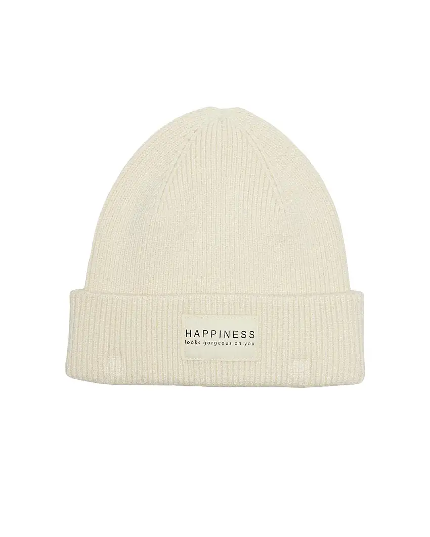 Berretto panna in misto viscosa a costine con etichetta happiness