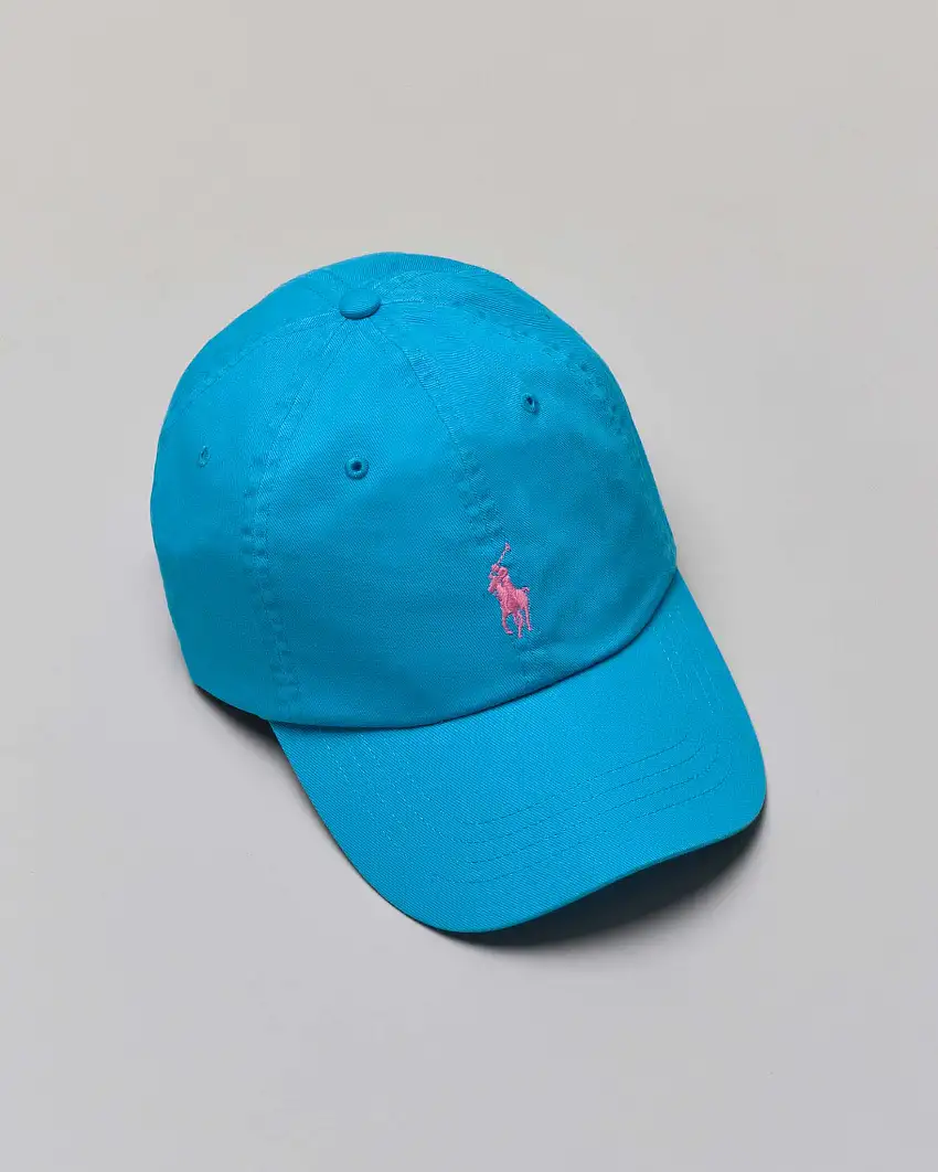 Cappellino turchese in cotone con logo ricamato sul frontino a contrasto di colore