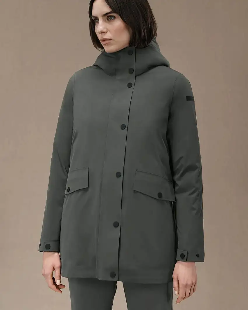 Parka Egg Floating Wom Jkt verde in tessuto tecnico opaco imbottito in piuma