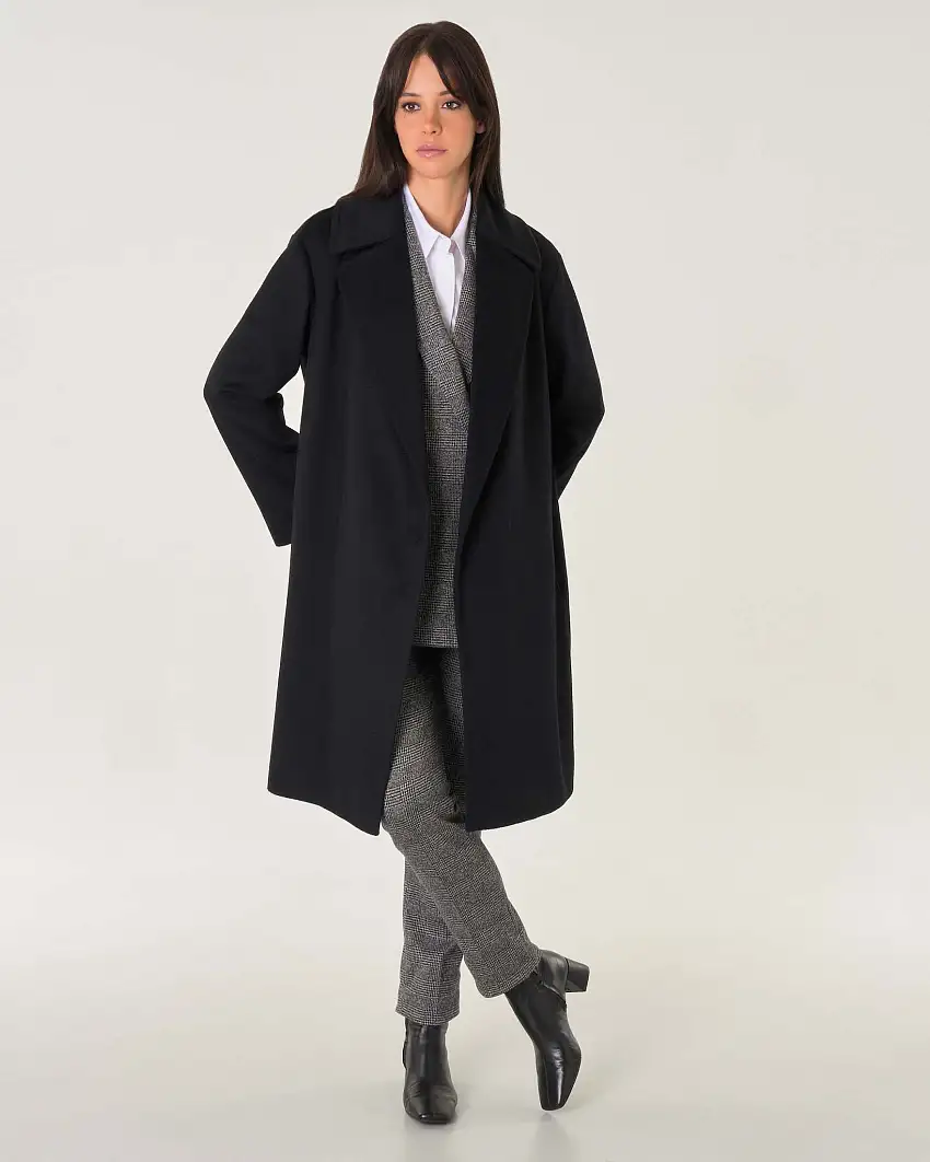 Cappotto midi a vestaglia nero in drap di pura lana con rever ampio