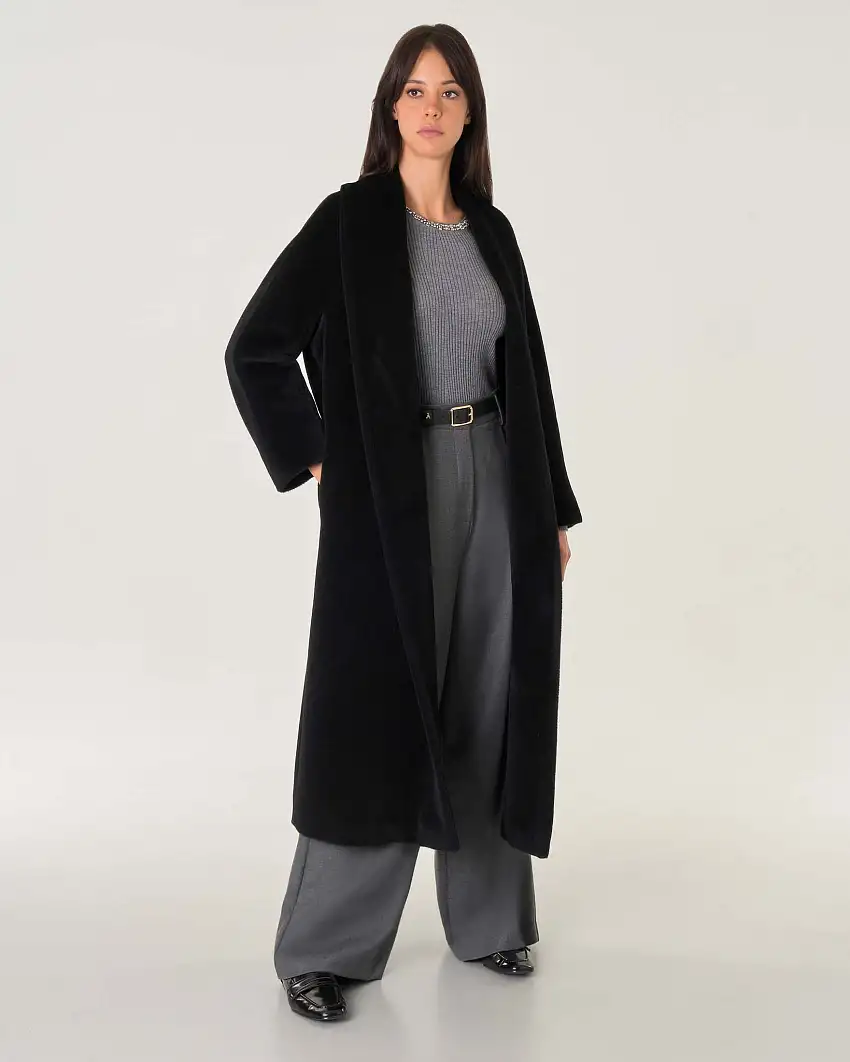 Cappotto lungo a vestaglia nero in beaver di alpaca e pura lana con ampio collo a scialle