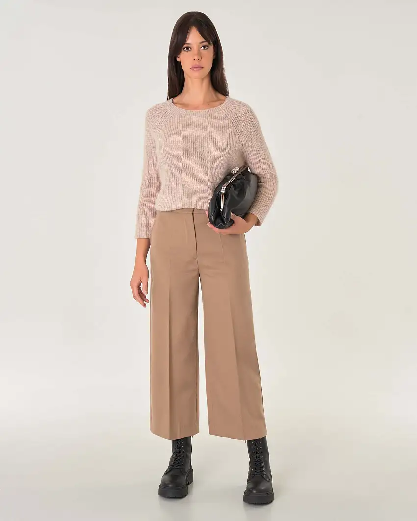 Pantaloni color cammello cropped in drap di lana vergine dalla linea ampia