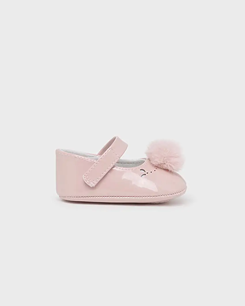 Ballerine in vernice rosa con pompon