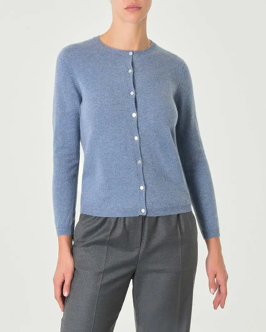 Cardigan azzurro denim girocollo in puro cashmere con chiusura a bottoni tono su tono