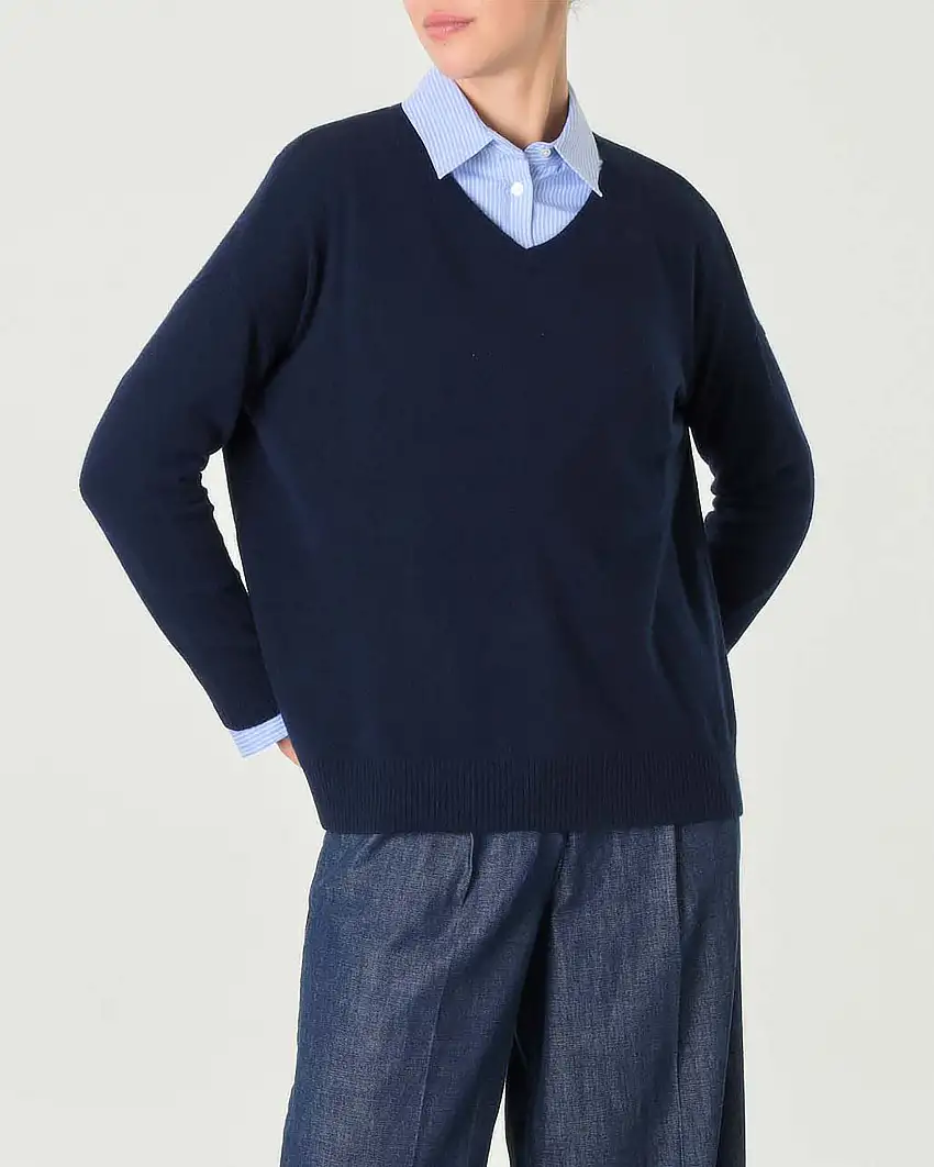 Maglia boxy blu in puro cashmere con scollo a V