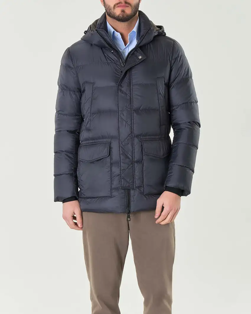 Piumino blu con cappuccio in nylon opaco imbottito in piuma con tascone applicate