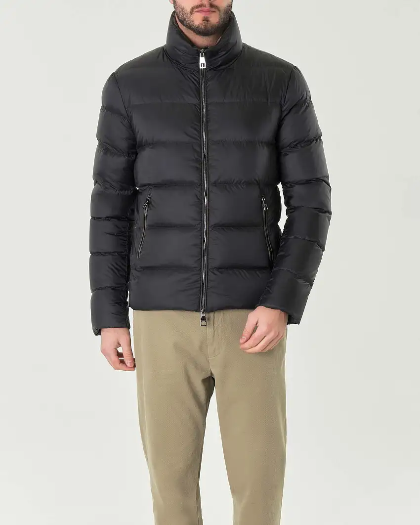 Piumino nero senza cappuccio in nylon opaco imbottito in piuma