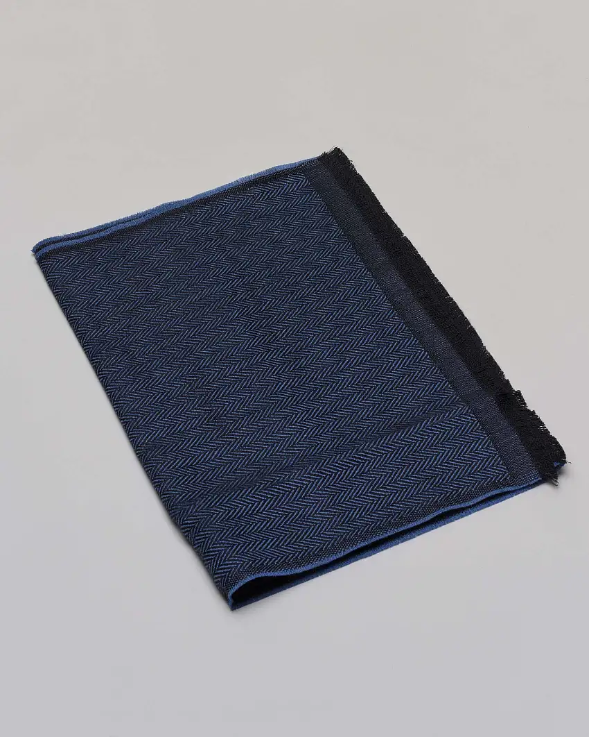 Sciarpa Raja color blu royal in tessuto spinato a trama nera di pura lana