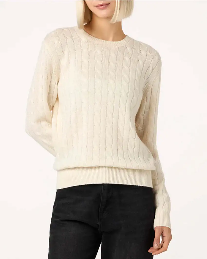 Maglia girocollo color avorio in lana e cashmere a lavorazione a trecce