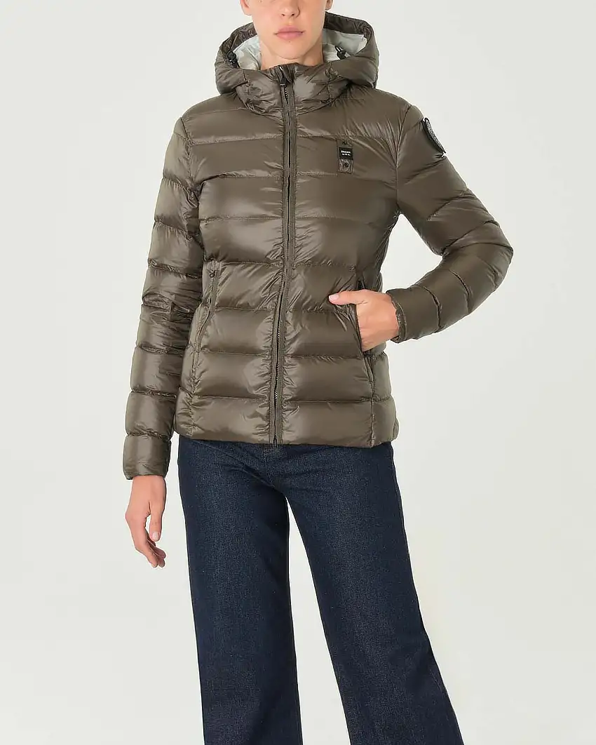 Piumino verde militare modello Charme con imbottitura leggera in piuma d'oca e fodera color acqua