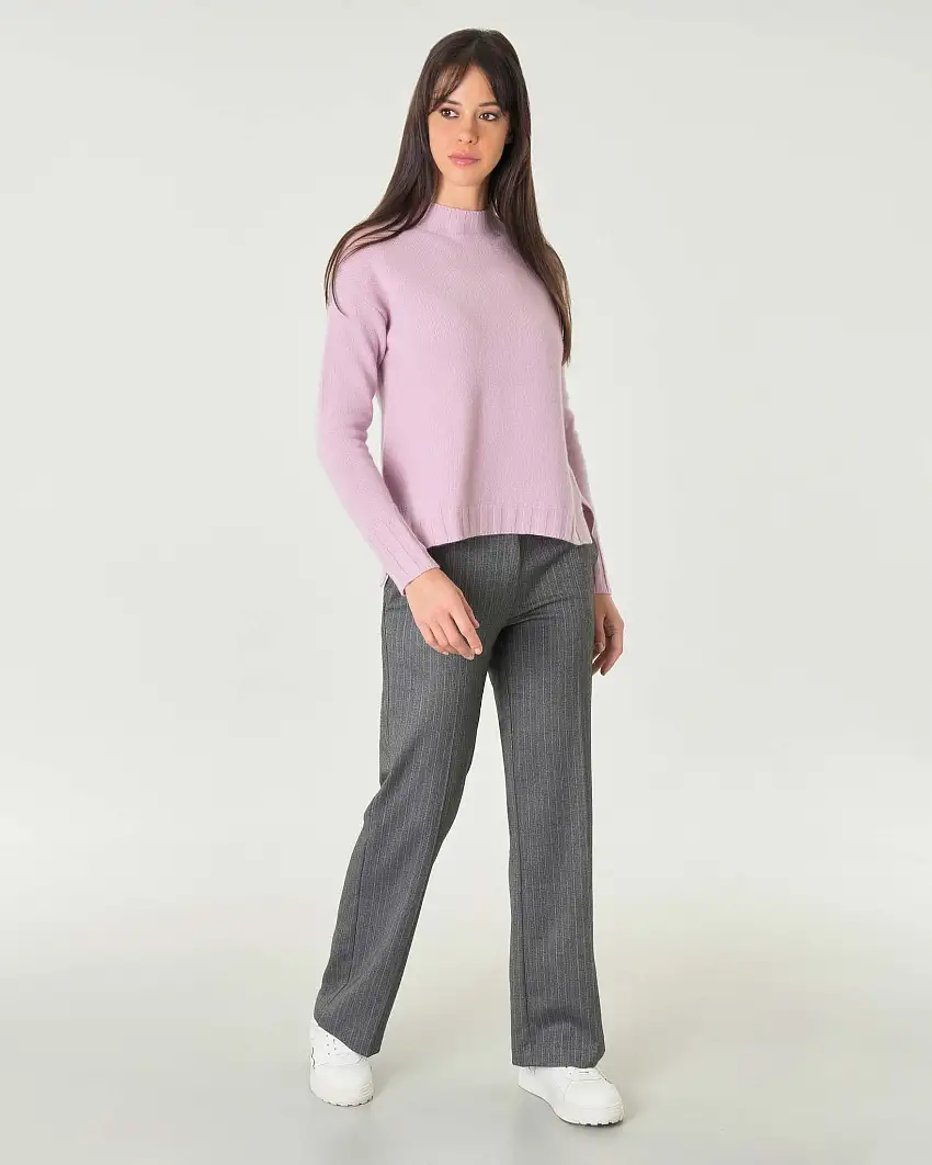 Lupetto rosa cipria in pura lana con profili lavorati a coste