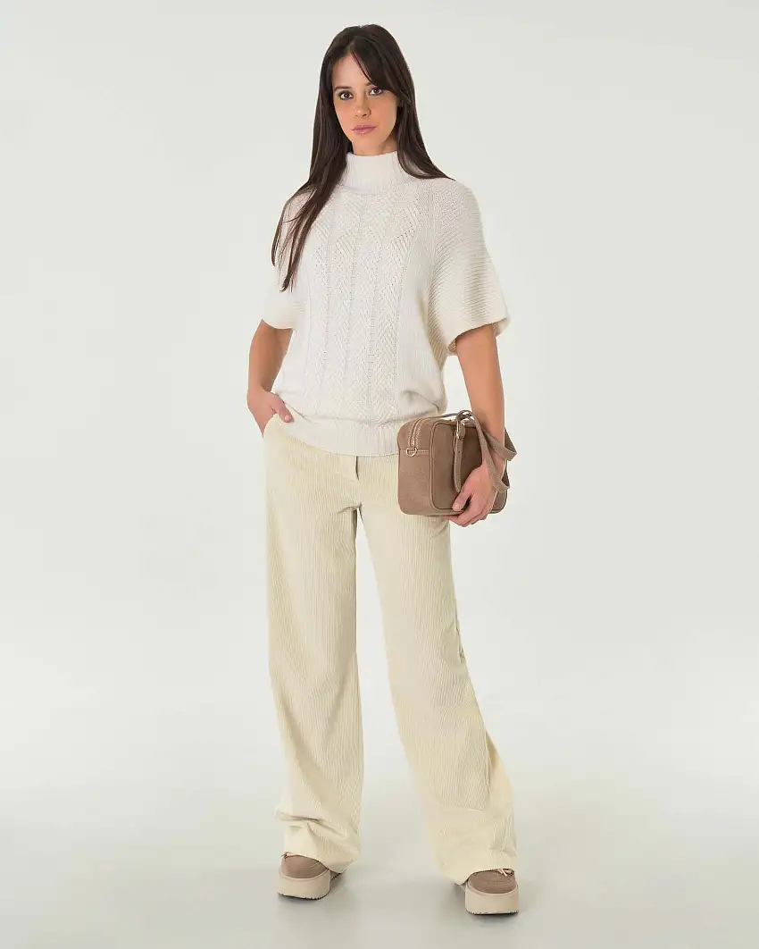 Maglia color panna in lana Tollegno con maniche corte a kimono e lavorazione a punti differenti