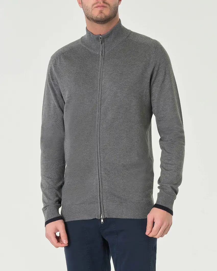 Maglia a collo alto grigio scuro in viscosa con chiusura a cerniera e bordino blu