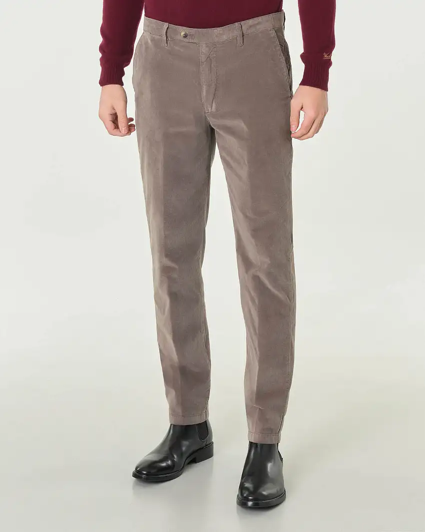 Pantaloni chino Paul Baker color fango slim-fit in velluto liscio di cotone stretch con piega stirata