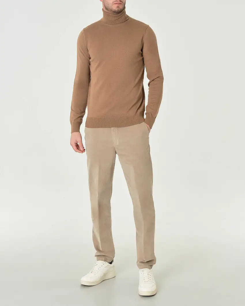 Dolcevita cammello tinta unita in misto lana e viscosa