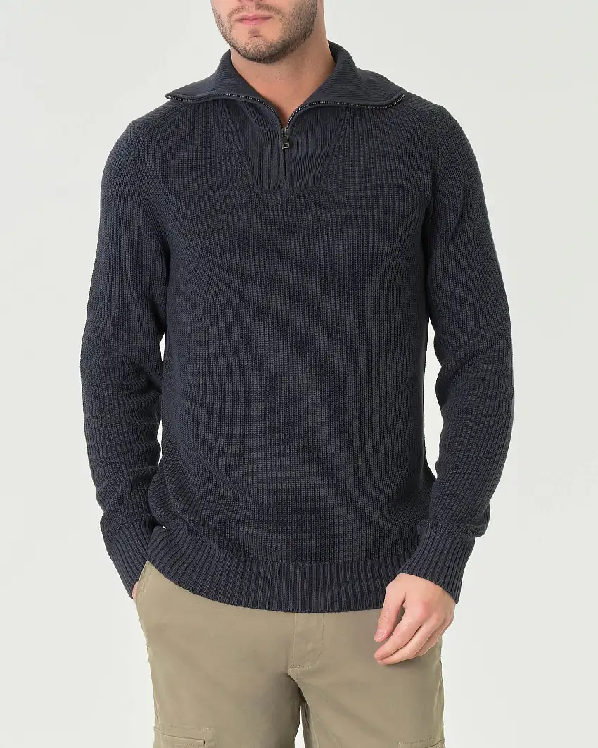 Maglia blu notte in puro cotone a coste inglesi con collo alto e apertura a mezza zip