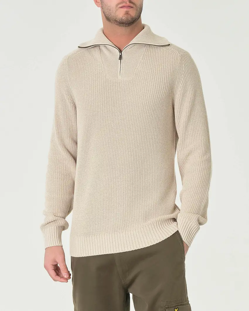 Maglia beige in puro cotone a coste inglesi con collo alto e apertura a mezza zip