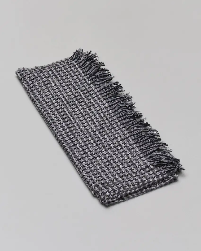 Sciarpa Pellizzari grigia in pura lana a fantasia optical con frange