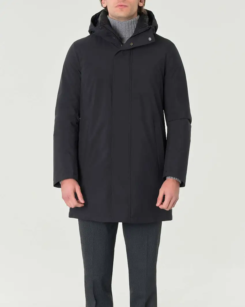 Parka nero in tessuto tecnico con cappuccio e chiusura nascosta