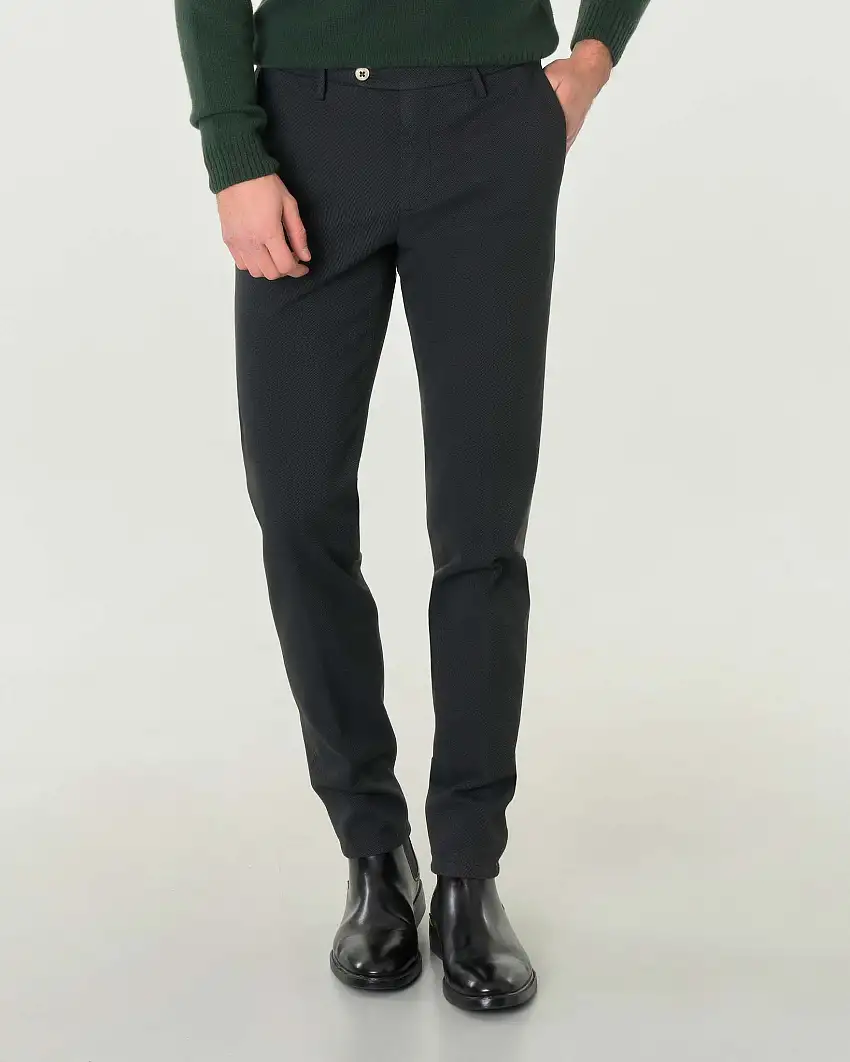 Pantalone chino Brad antracite in tessuto ad armatura diagonale nera di cotone stretch