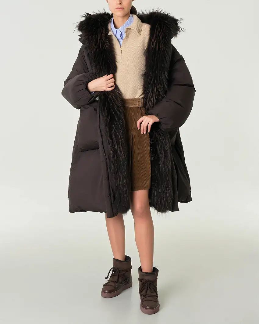 Maxi giaccone marrone imbottito con cappuccio e bordatura interna in pelliccia tono su tono
