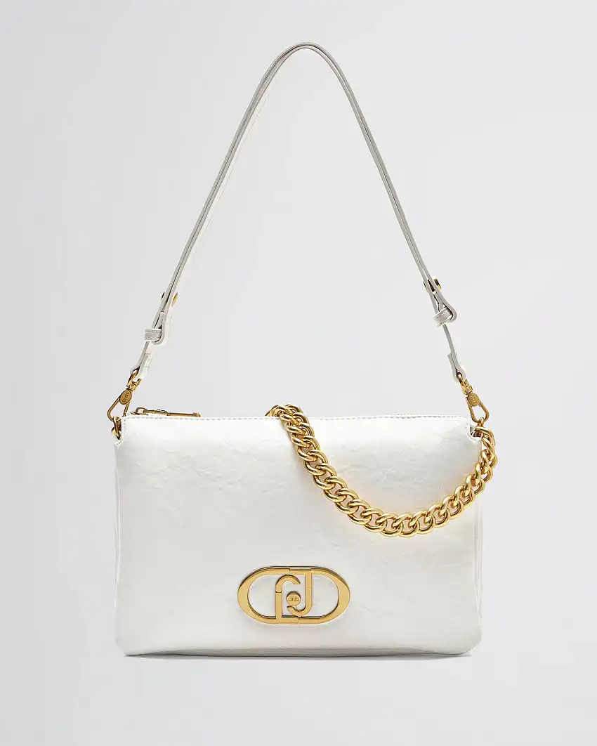 Puffy bag bianca in similpelle imbottita con maxi placca logo e manico in catena dorata