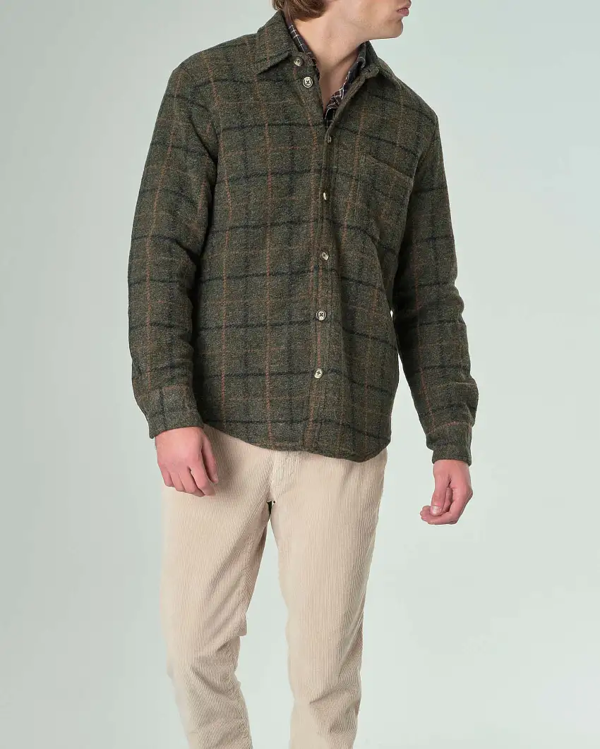 Overshirt leggermente imbottita verde militare a check coccio in misto lana