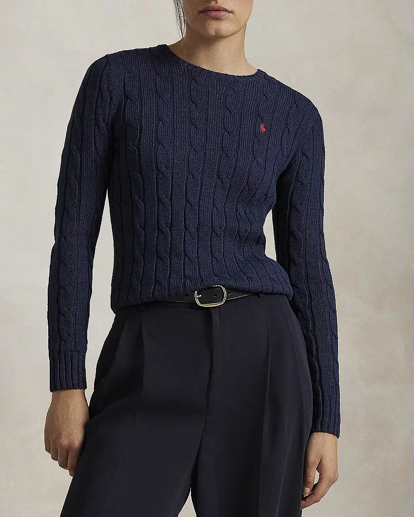 Maglioncino blu in cotone lavorazione a trecce con logo rosso ricamato sul petto