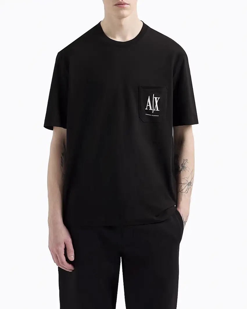 T-shirt mezza manica Armani Exchange nera con taschino e logo AX al petto