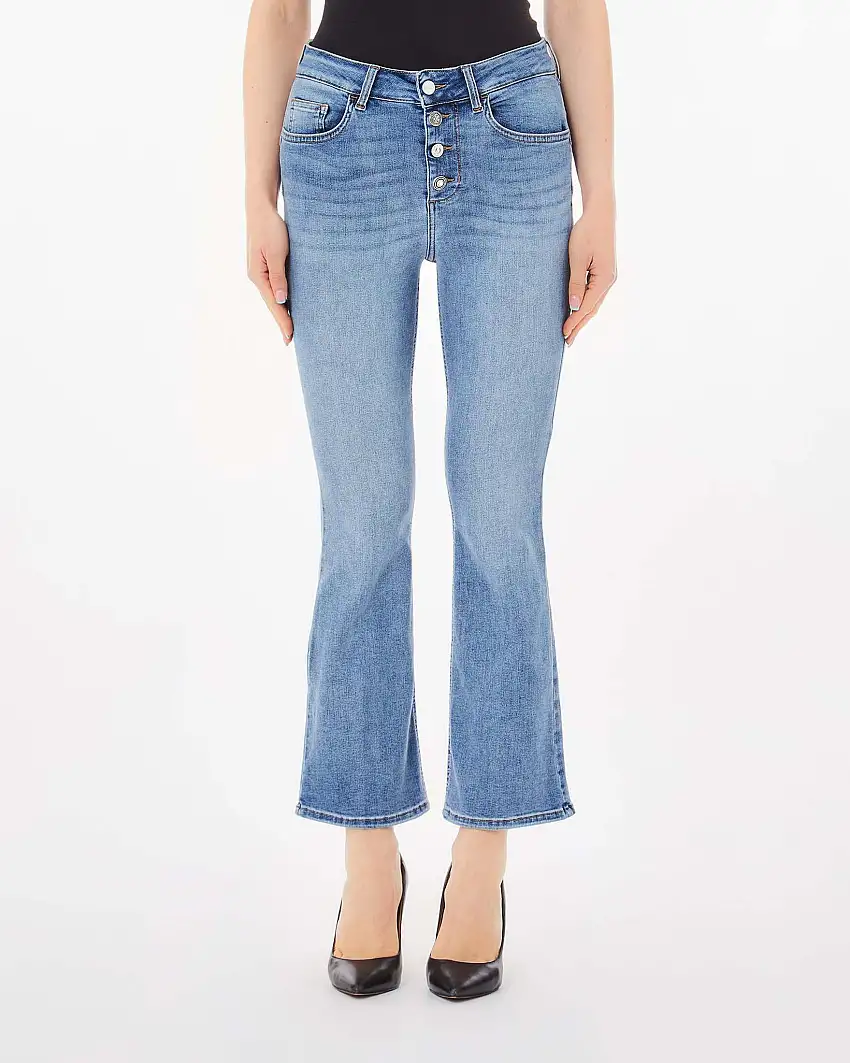 Jeans a trombetta lavaggio medio super stone washed a vita alta con chiusura a bottoni gioiello