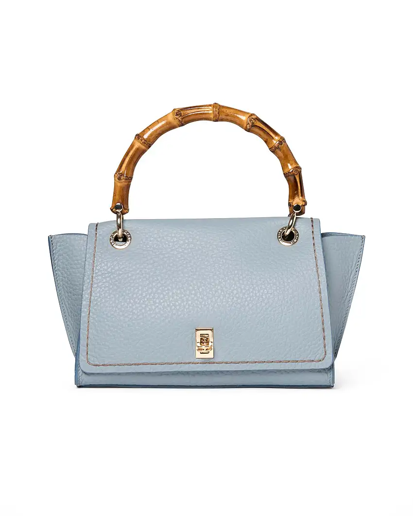 Borsa a mano azzurro a trapezio in pelle bottalata con chiusura a patta e manico in bamboo