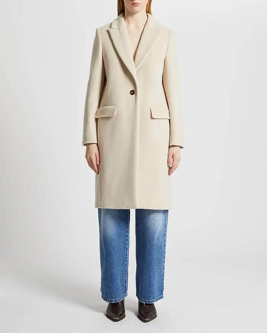 Cappotto colo sabbia in panno double di misto lana con scollo a rever stretto
