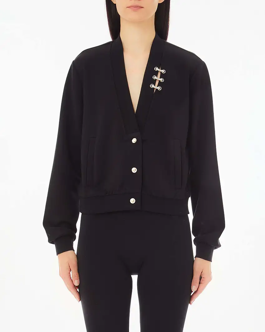 Felpa nera in misto modal effetto scuba con cut out e dettaglio piercing lungo lo scollo a V