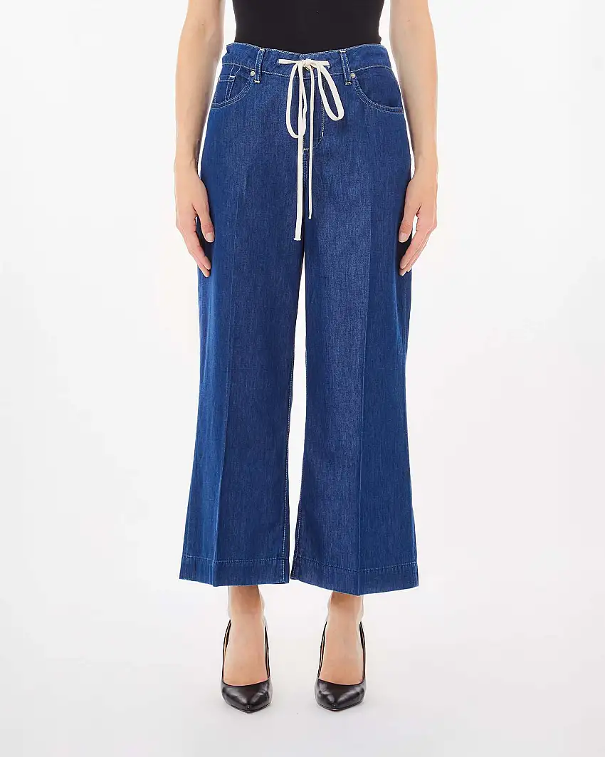 Jeans ampi cropped in tencel lavaggio scuro con piega stirata e coulisse in vita