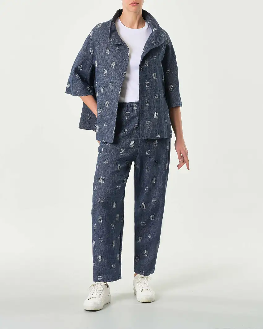 Pantaloni balloon blu in denim di cotone a fantasia rotture a contrasto con elastico in vita